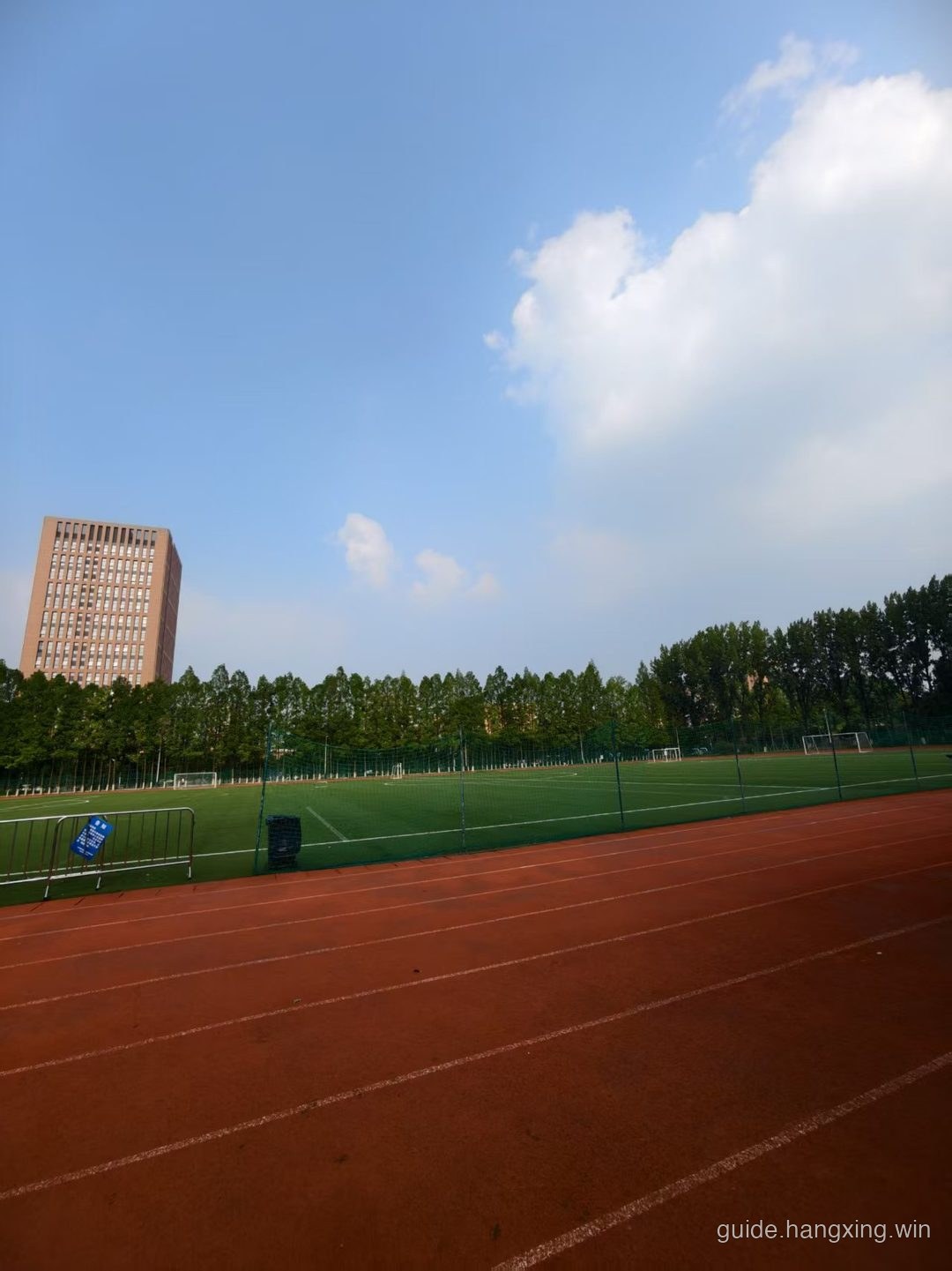 杭电田径场