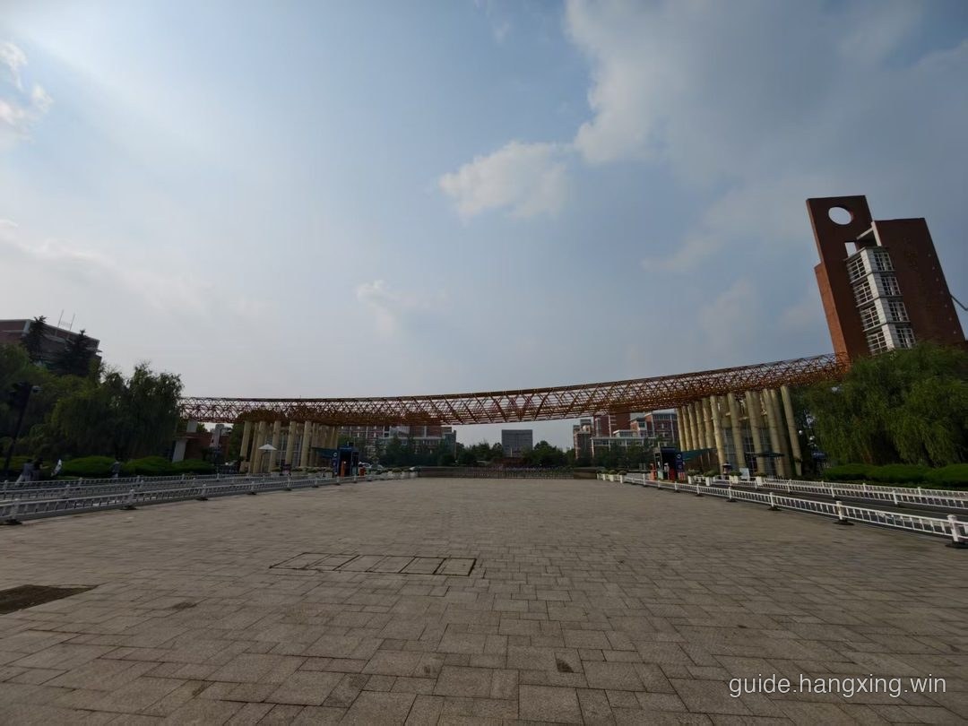 杭州电子科技大学南大门